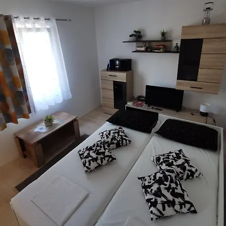 Apartment Apartment *